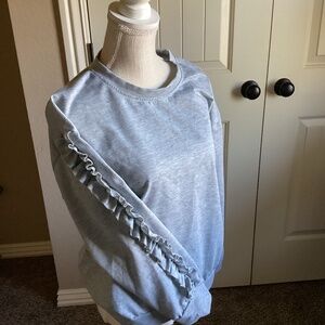 Grey Ruffle Sleeve Sweatshirt - Boutique Size M | Chic & Cozy Top
